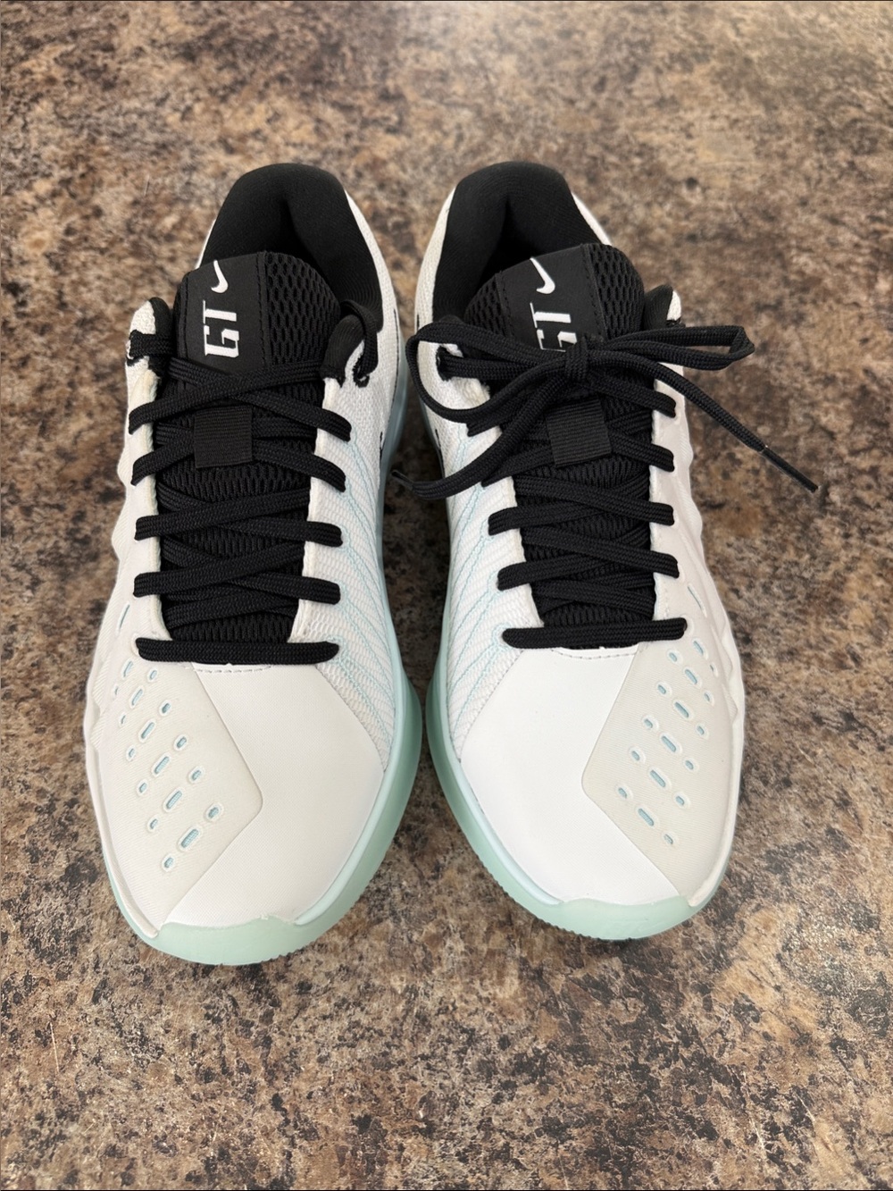 BRAND NEW ZOOM G.T. CUT ACADEMY 2 SIZE 7 WOMENS